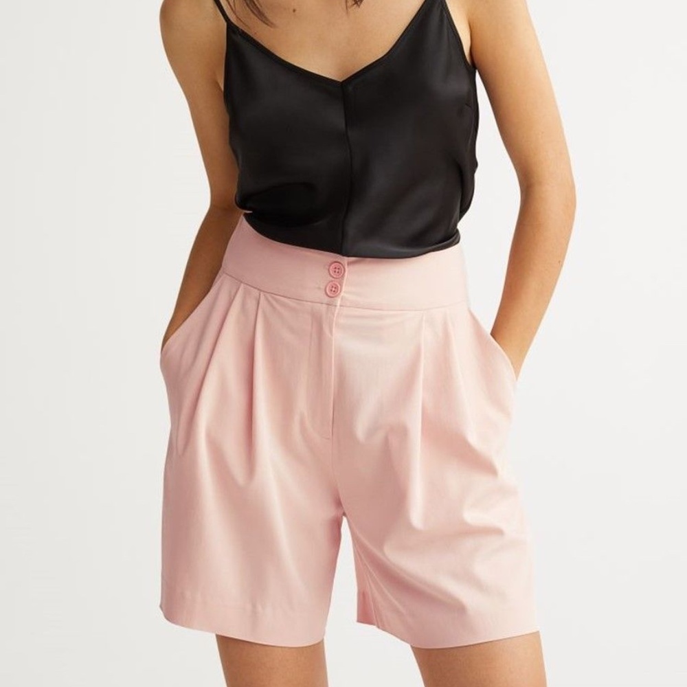 NWT H&M Wide leg high waisted Bermuda shorts Pale Pink color Size 6